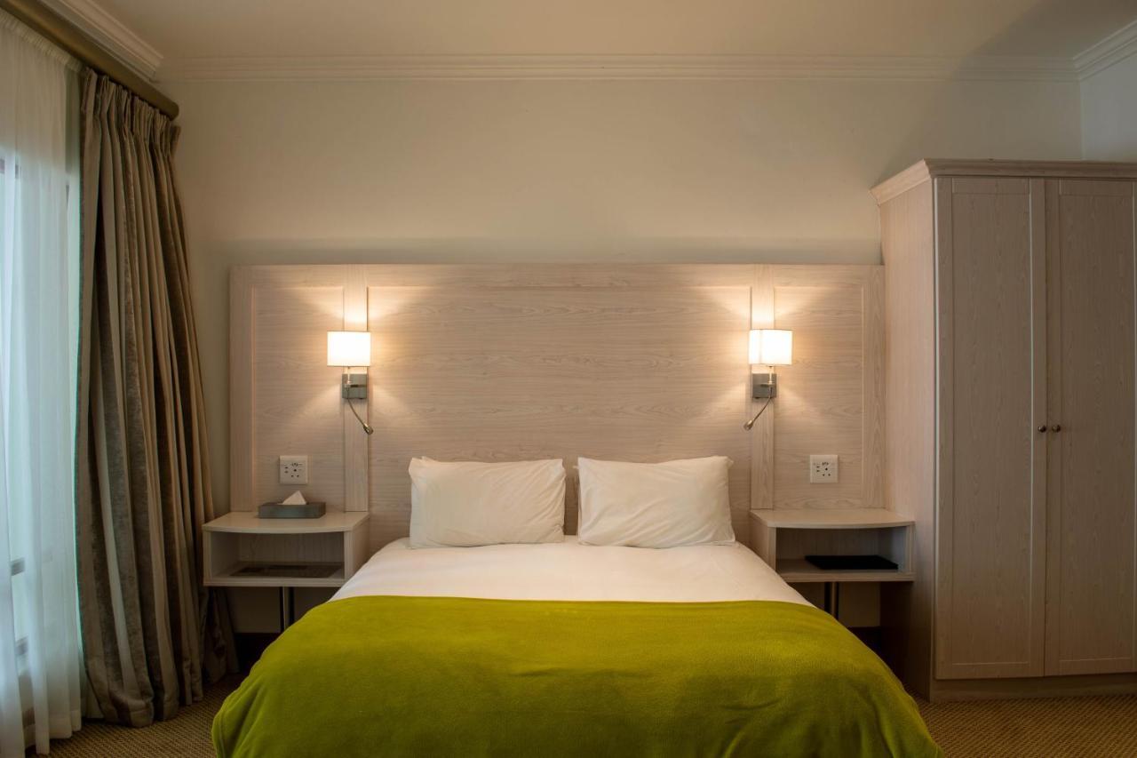 Val Du Charron Wine & Leisure Estate Hotel Уелингтън Екстериор снимка