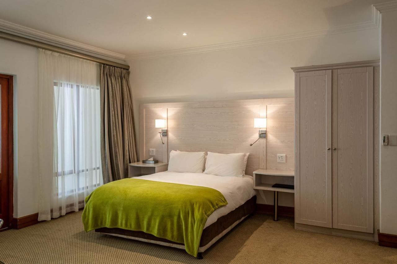 Val Du Charron Wine & Leisure Estate Hotel Уелингтън Екстериор снимка
