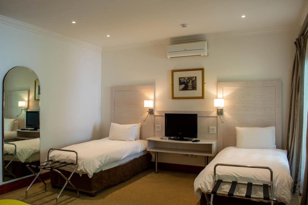 Val Du Charron Wine & Leisure Estate Hotel Уелингтън Екстериор снимка