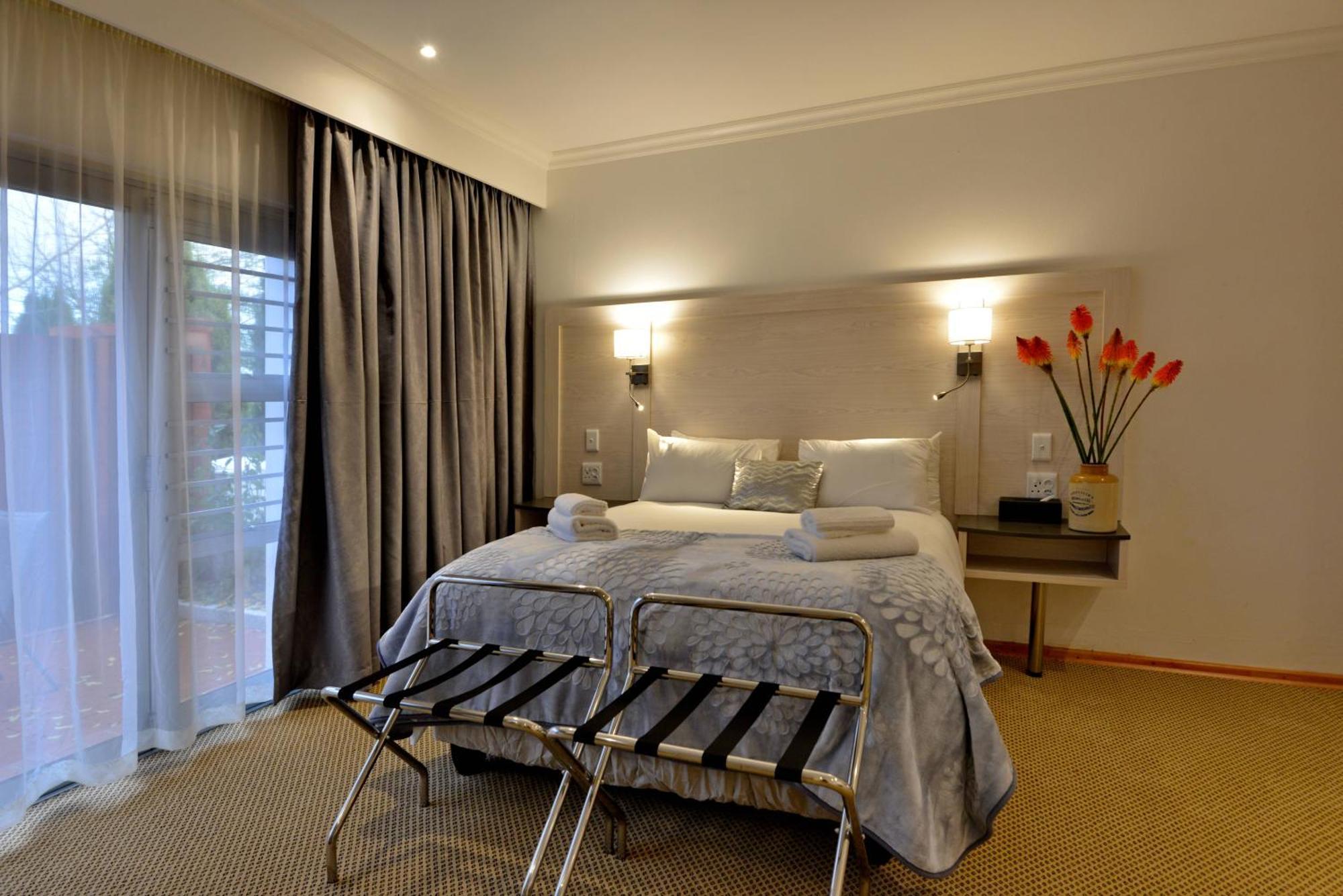 Val Du Charron Wine & Leisure Estate Hotel Уелингтън Екстериор снимка