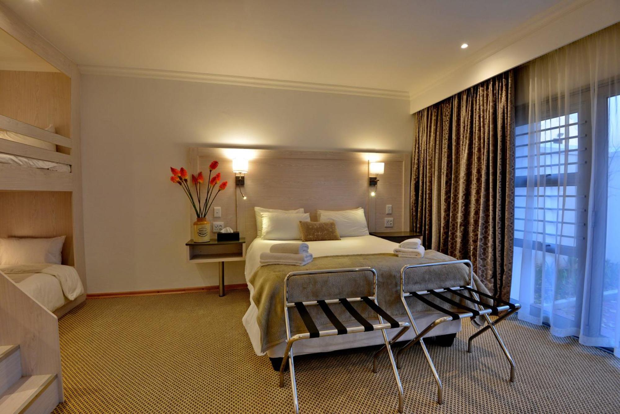 Val Du Charron Wine & Leisure Estate Hotel Уелингтън Екстериор снимка