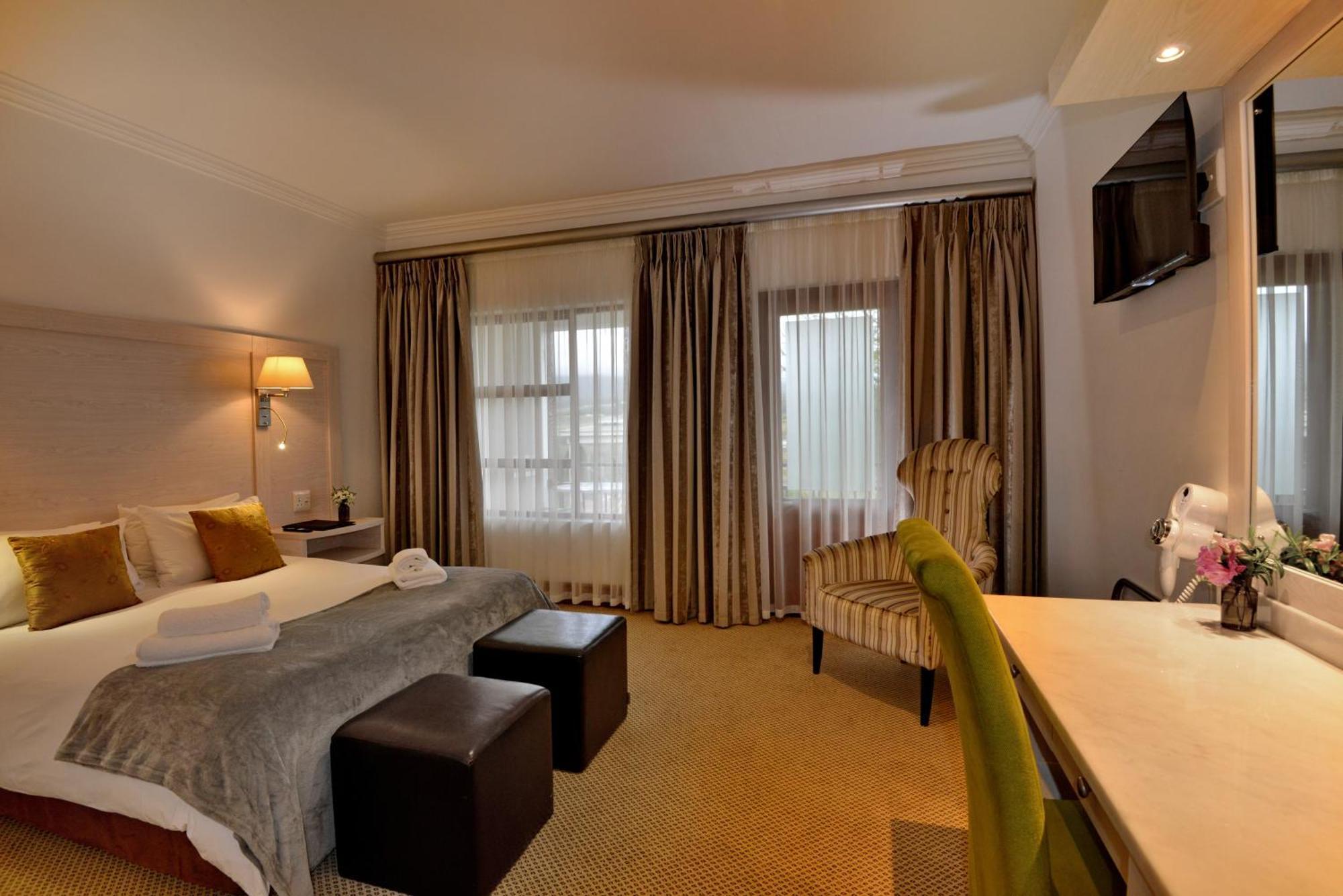Val Du Charron Wine & Leisure Estate Hotel Уелингтън Екстериор снимка