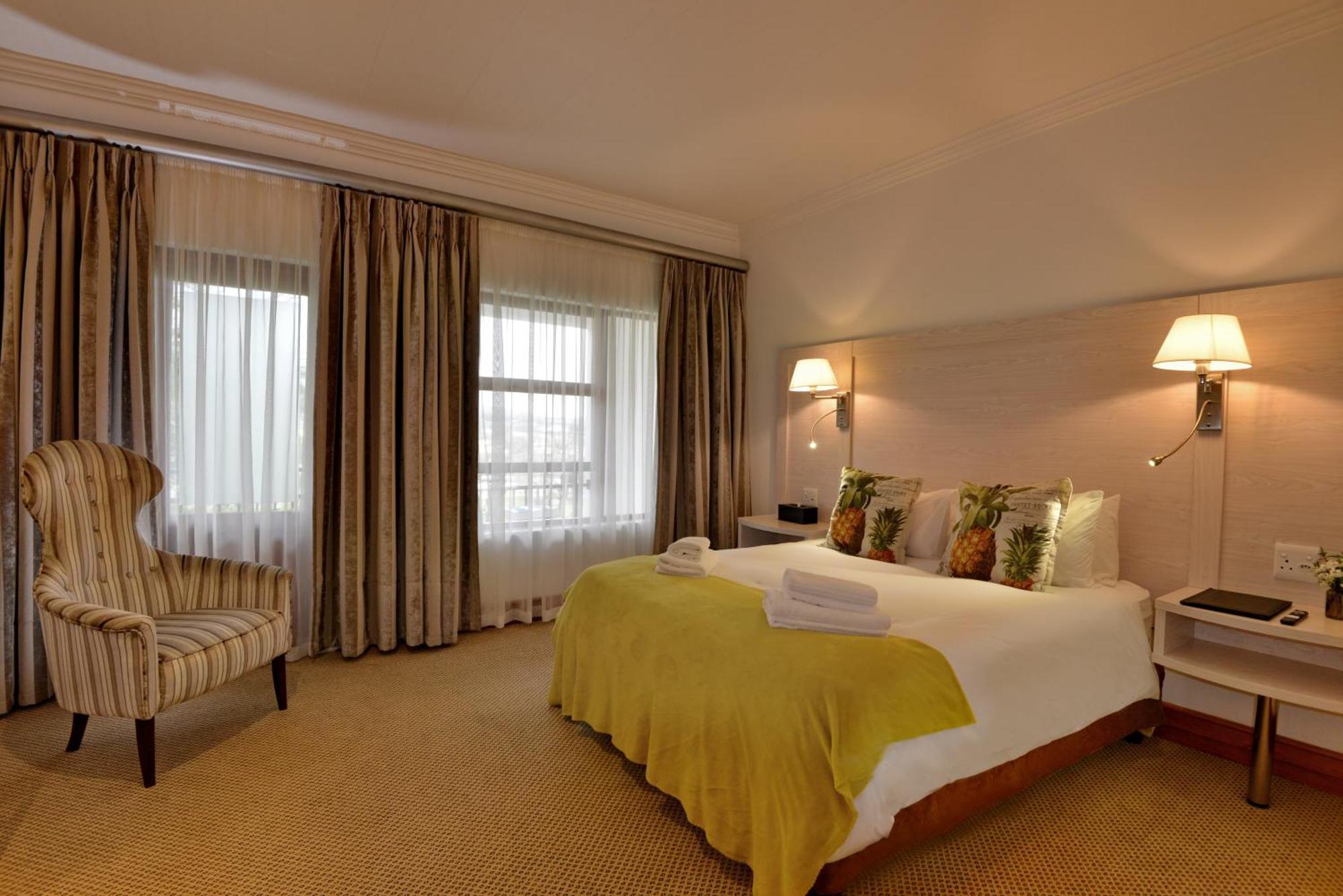 Val Du Charron Wine & Leisure Estate Hotel Уелингтън Екстериор снимка