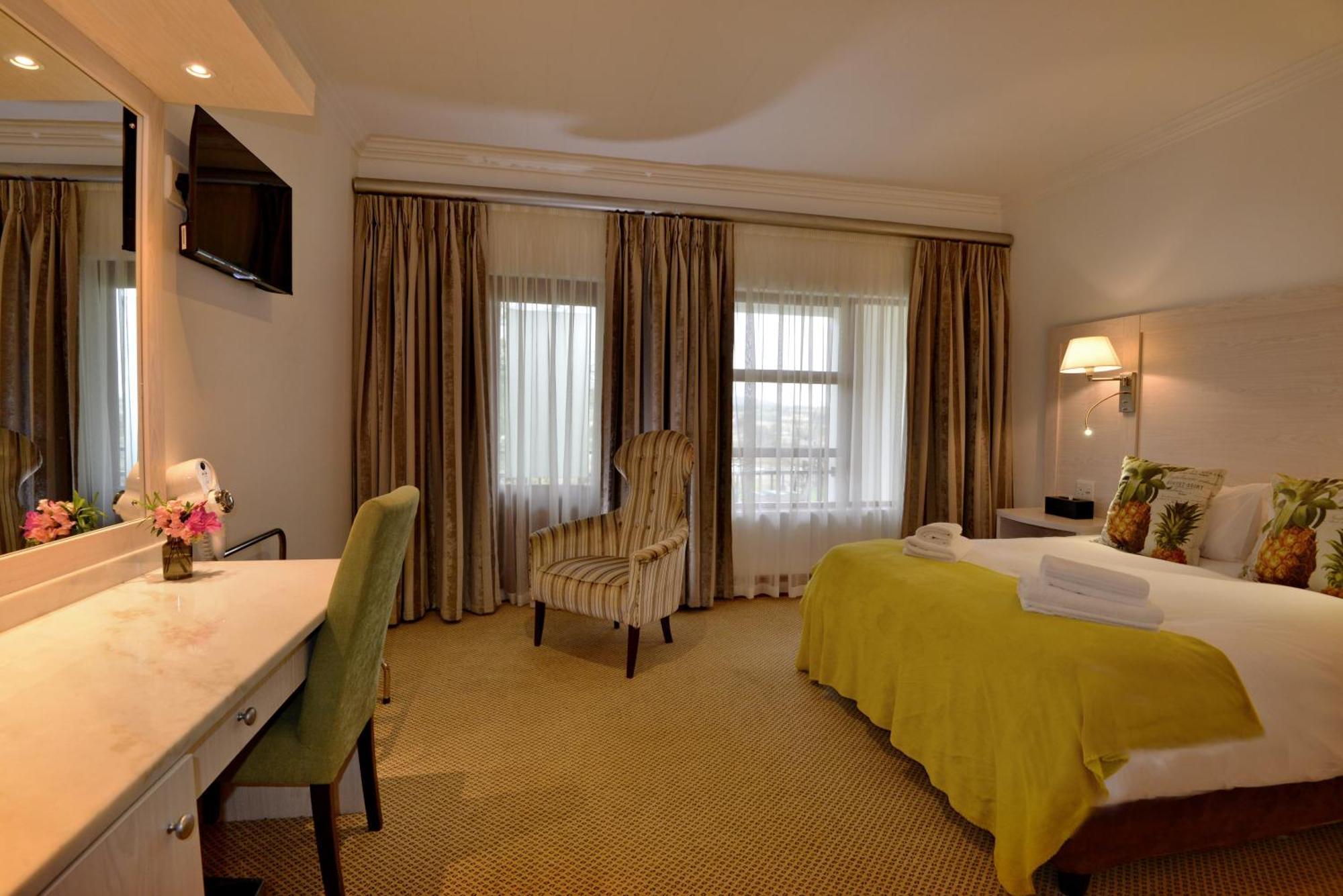 Val Du Charron Wine & Leisure Estate Hotel Уелингтън Екстериор снимка