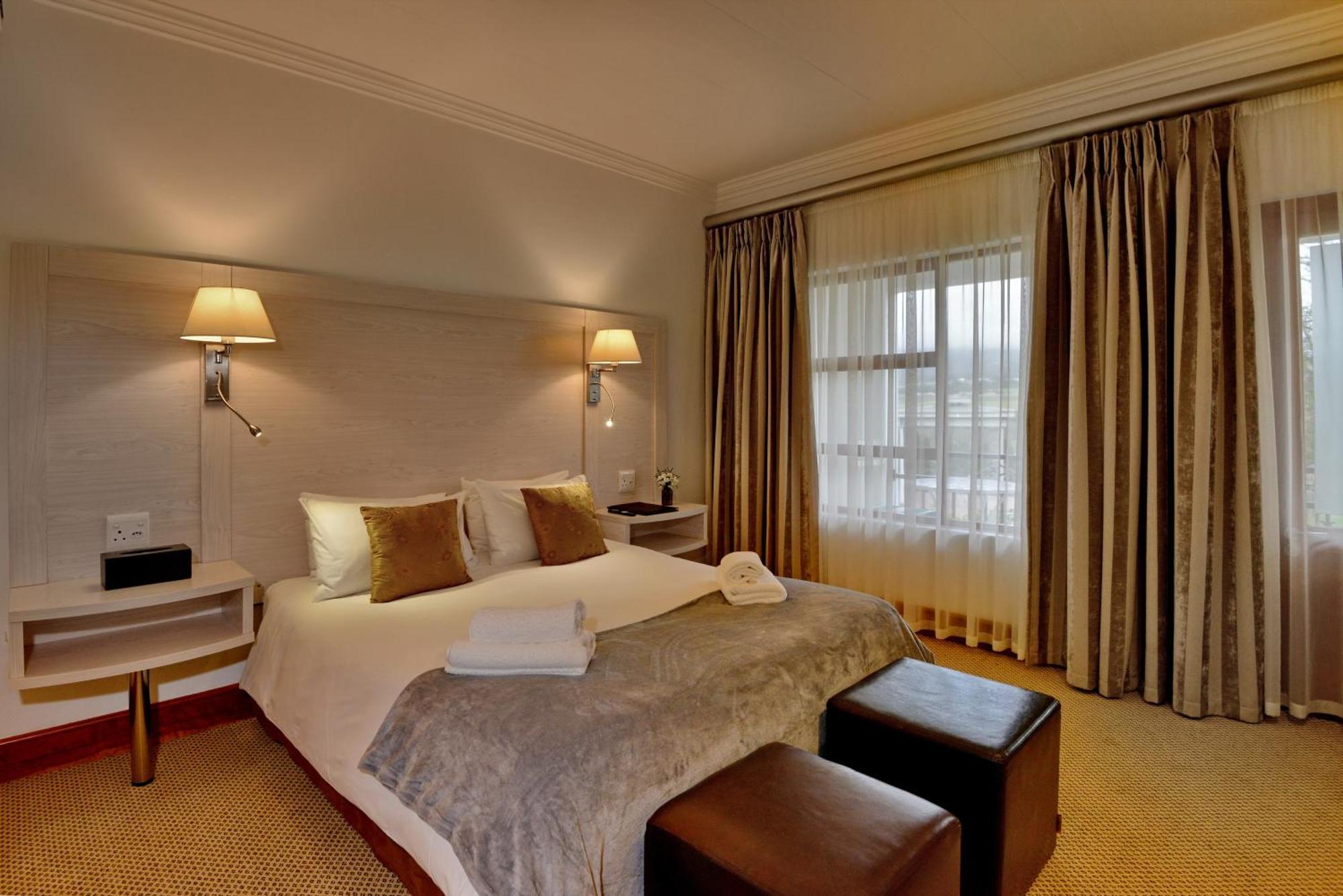 Val Du Charron Wine & Leisure Estate Hotel Уелингтън Екстериор снимка